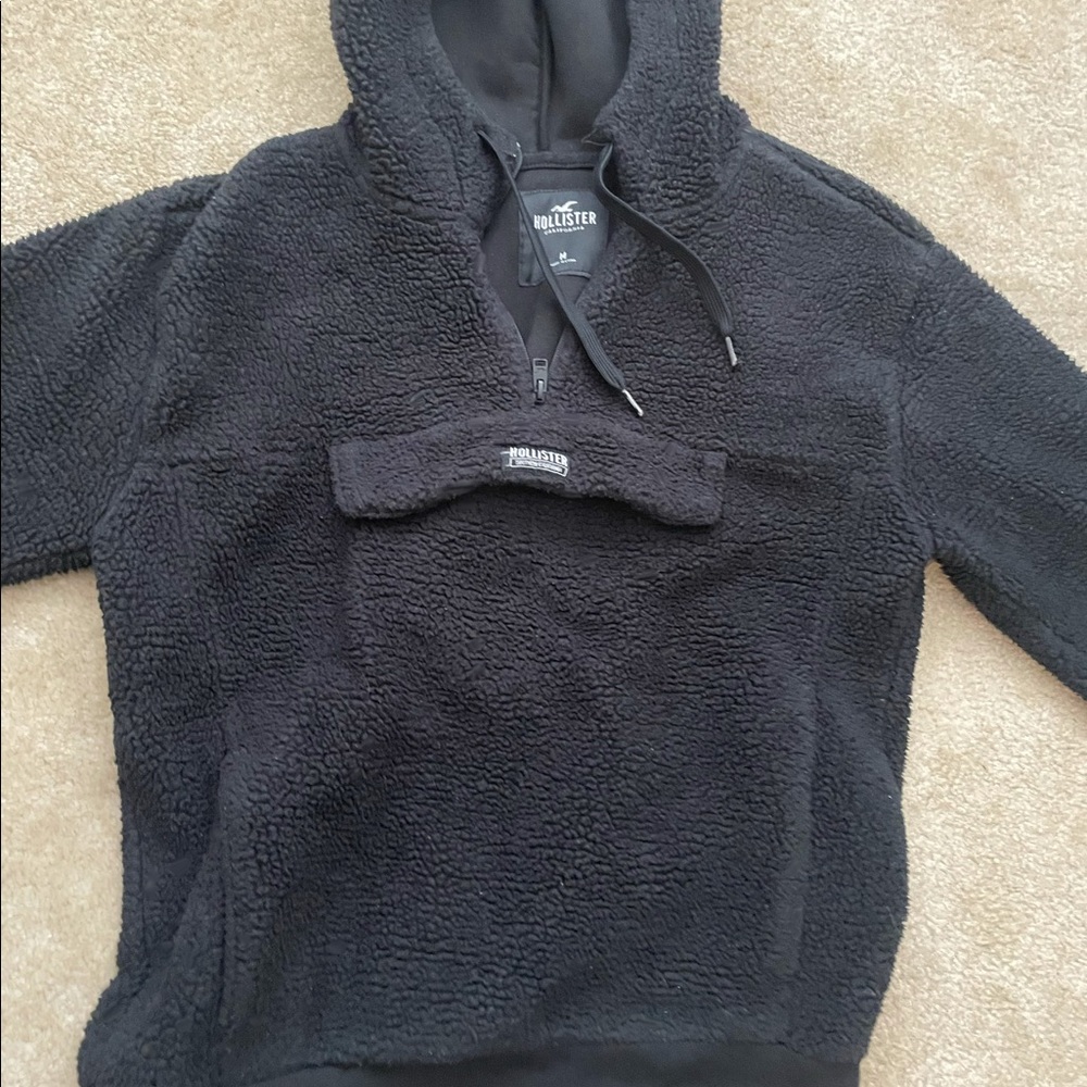 Black fluffy Hollister sweater (unisex)